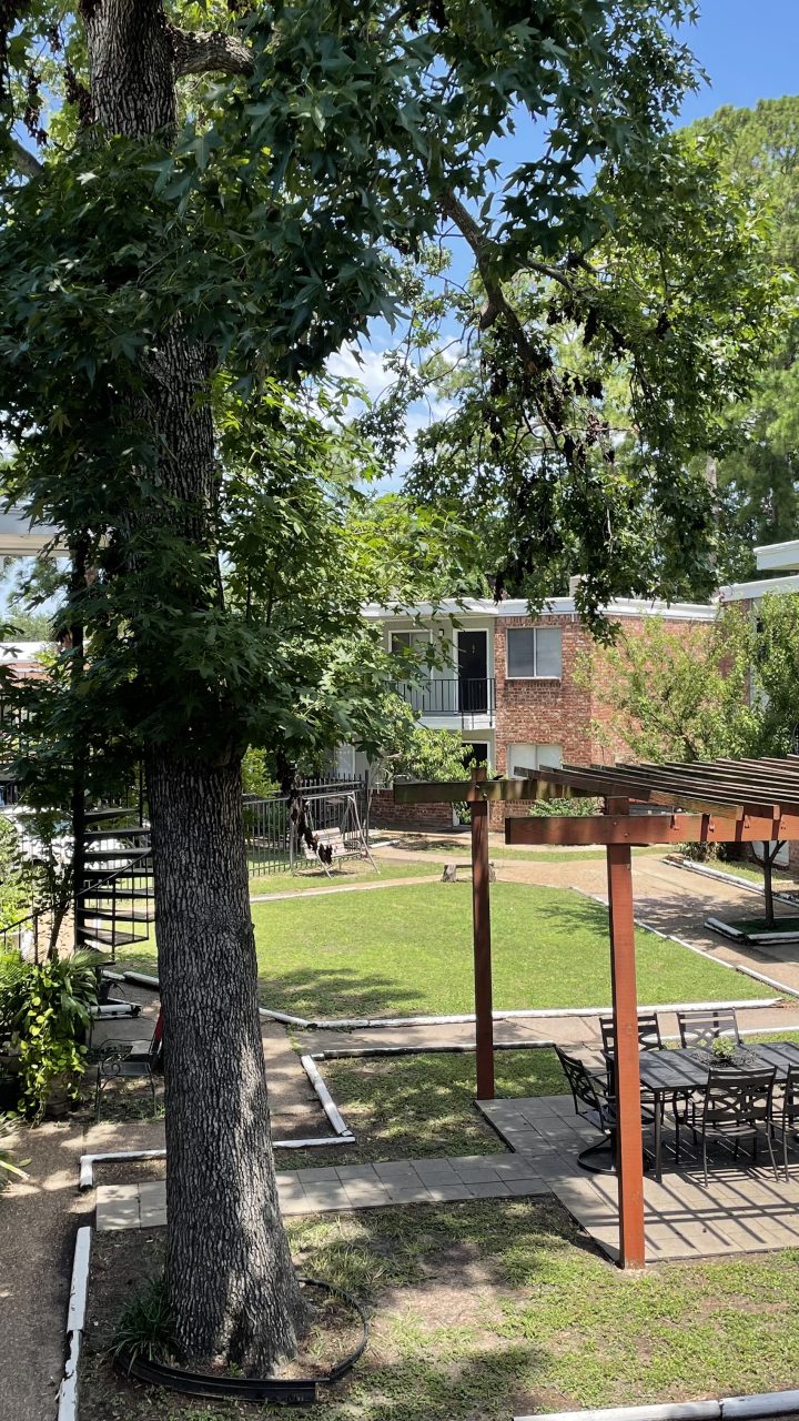 the courtyard at The HIllshire Village Apartments